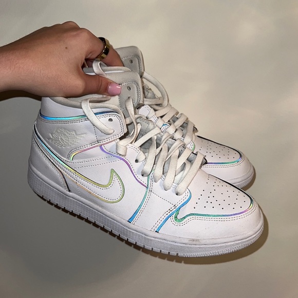 nike air jordan 1 mid se iridescent trim